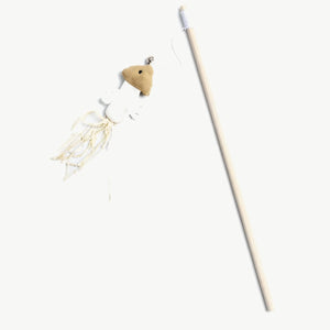 Baguette pour chat Le Calamar : calamar en tissu à tentacules en raphia, baguette en bois naturel