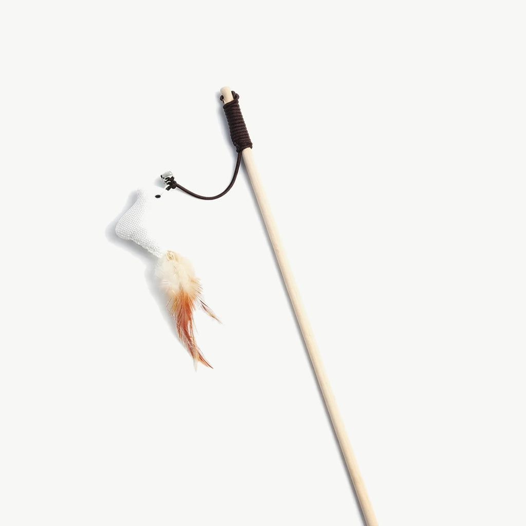 Baguette pour chat Le Moineau : oiseau blanc à plumes, baguette en bois naturel