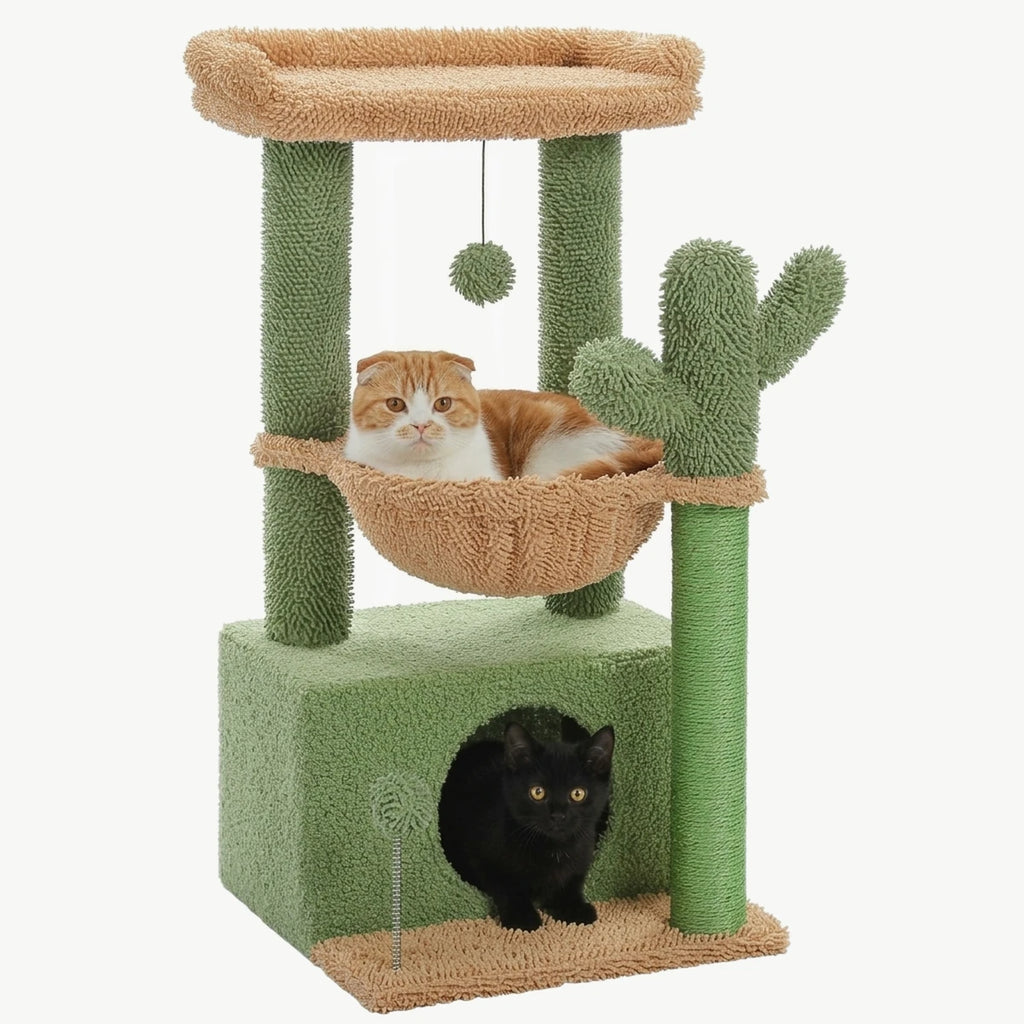 Arbre à chat Le Douillet 84 cm vert cactus, vue d'ensemble avec un Scottish Fold roux dans le hamac et un chaton noir dans la niche