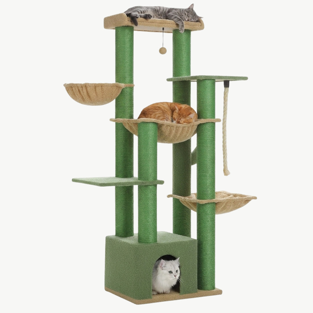 Arbre à chat XXL Le Seigneur 170 cm vert, plusieurs chats installés