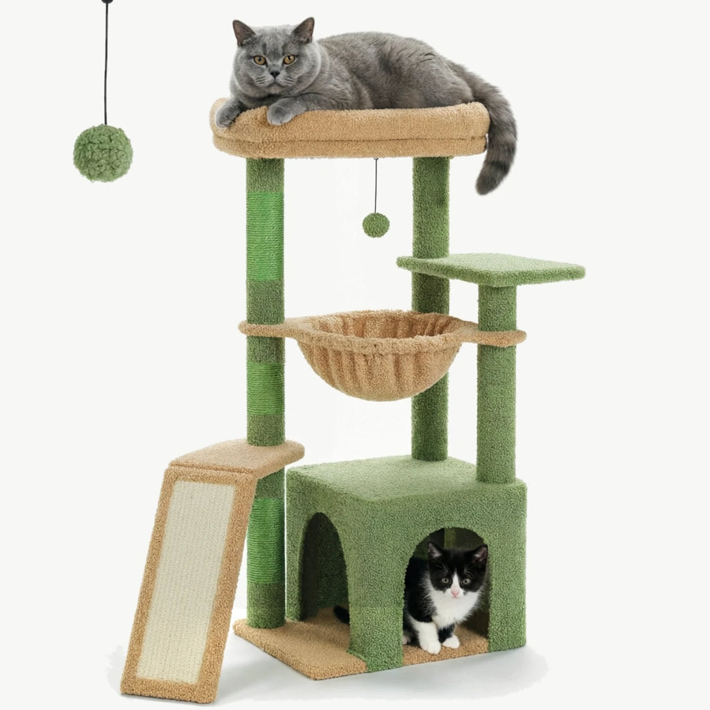 Arbre à chat Le Sultan 92 cm vert, deux chats installés sur le perchoir et dans la niche